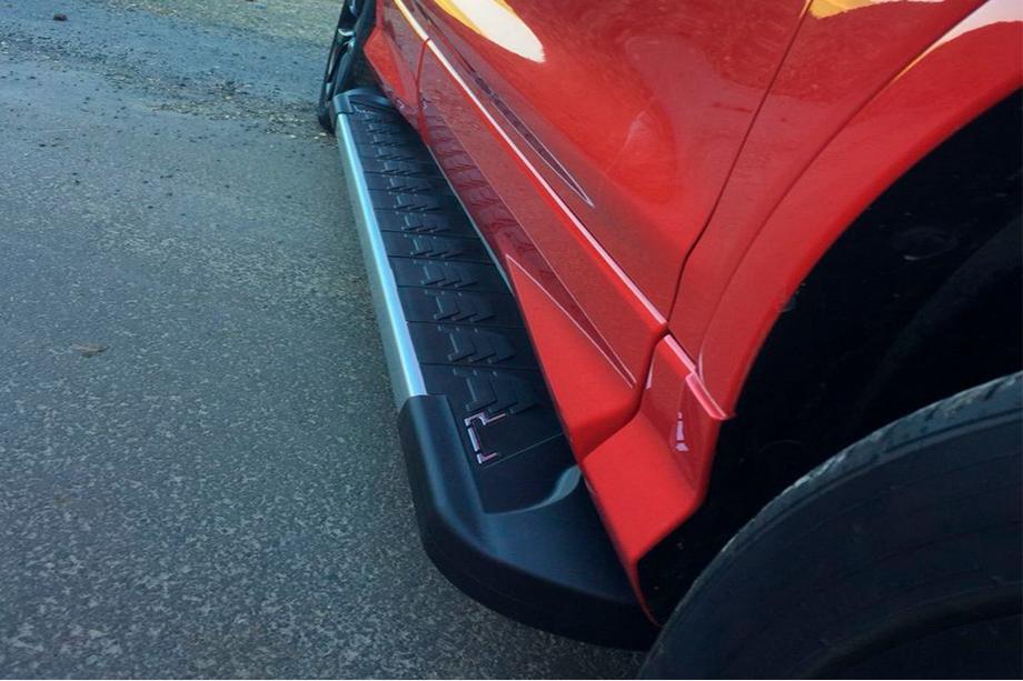 Skoda Karoq 2018– Bočné nášľapy RedLine V1 (2 ks, hliník) Image