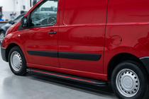 Citroen Jumpy 2007–2017 Bočné prahy Maya Red (2 ks., hliník) fotografia 1