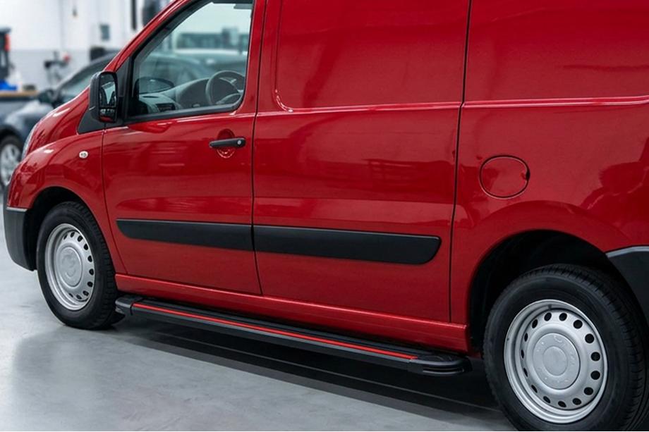 Citroen Jumpy 2007–2017 Bočné prahy Maya Red (2 ks., hliník) Image