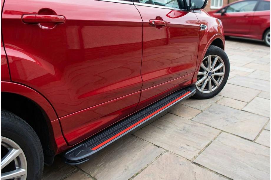 Ford Kuga/Escape 2013–2019 Bočné nášľapy Maya Red (2 ks., hliník) Image
