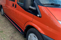Ford Transit 2000–2014 Bočné prahy Maya Red (2 ks., hliník) fotografia 1