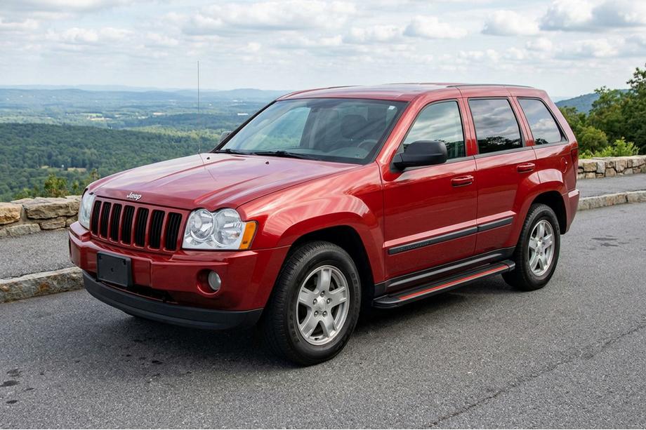 Jeep Grand Cherokee WK 2004–2010 Bočné prahy Maya Red (2 ks., hliník) Fotografia 1