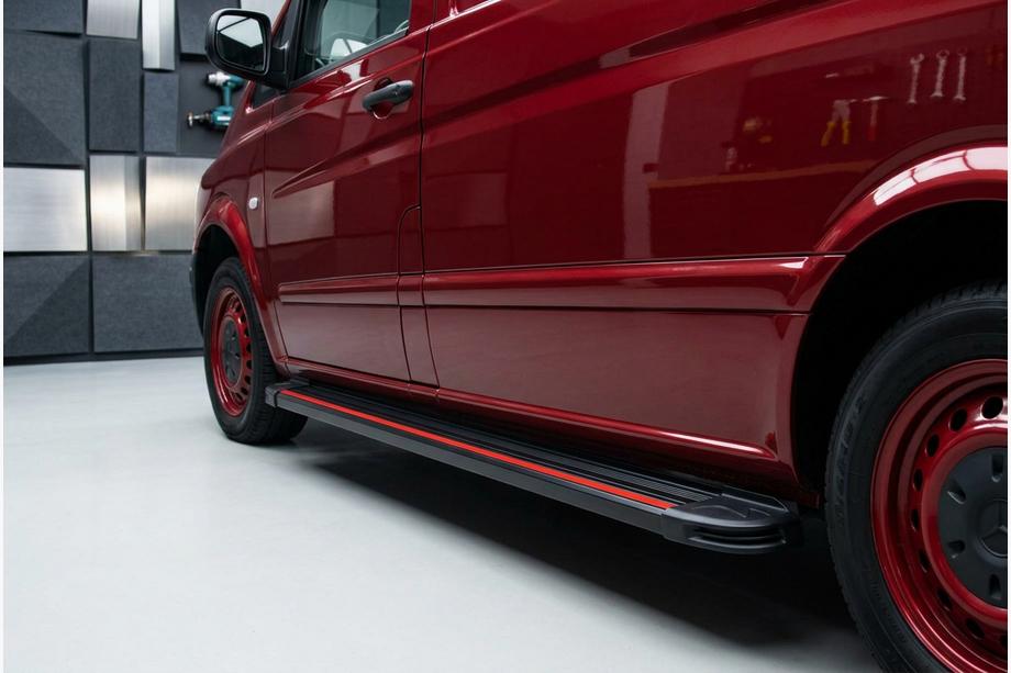 Mercedes Vito W639 2004–2014 Bočné nášľapy Maya Red-Black (2 ks, hliník) Dlhá (ExtraLong) Image