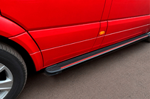 Mercedes Sprinter W906 2006–2018 Bočné prahy Maya Red (2 ks., hliník) Dlhý/Extra dlhý fotografia 4
