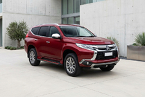 Mitsubishi Pajero Sport 2015– Bočné prahy Maya Red (2 ks., hliník) fotografia 1