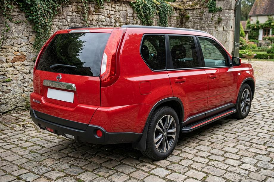 Nissan X-trail T31 2007–2014 Bočné prahy Maya Red (2 ks., hliník) Image