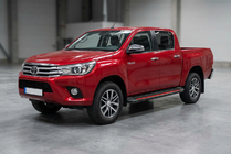 Toyota Hilux 2015– Bočné prahy Maya Red (2 ks., hliník) fotografia 1