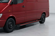 Volkswagen LT 1995–2006 Bočné prahy Maya Red (2 ks., hliník) Dlhý rázvor fotografia 1