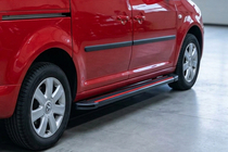 Volkswagen Caddy 2010–2015 Bočné prahy Maya Red (2 ks., hliník) Maxi rázvor fotografia 1