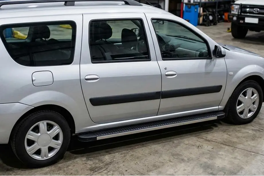 Lada Largus 2012– Bočné prahy Maya V1 (2 ks, hliník) Image