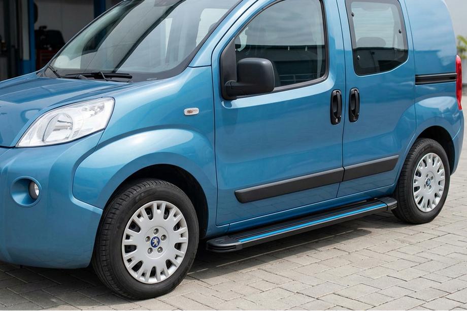 Fiat Fiorino/Qubo 2008–2024 Bočné nášľapy Maya Blue (2 ks, hliník) Fotografia 1