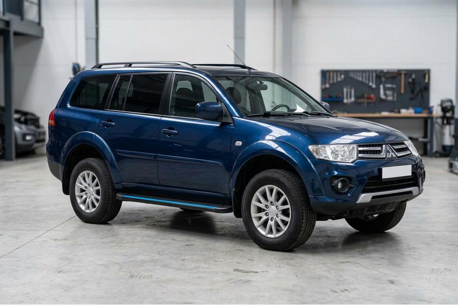 Mitsubishi Pajero Sport 2008–2015 Bočné nášľapy Maya Blue (2 ks, hliník) Image