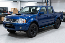 Nissan NP300 1999–2015 Bočné nášľapy Maya Blue (2 ks, hliník) fotografia 1