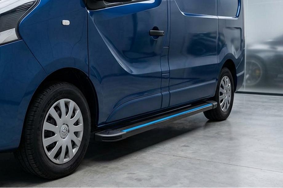 Nissan Primastar 2002–2014 Bočné nášľapy Maya Blue (2 ks, hliník) Image