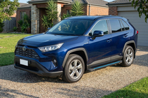 Toyota Rav 4 2019–2025 Bočné nášľapy Maya Blue (2 ks, hliník) fotografia 1