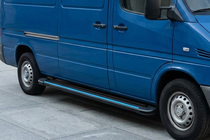 Volkswagen LT 1995–2006 Bočné nášľapy Maya Blue (2 ks, hliník) Dlhý rázvor fotografia 1