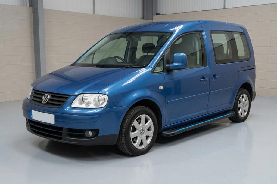 Volkswagen Caddy 2004–2010 Bočné nášľapy Maya Blue (2 ks, hliník) Štandardná základňa Fotografia 1