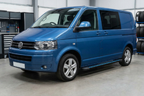 Volkswagen T5 2010–2015 Bočné nášľapy Maya Blue (2 ks, hliník) Krátky rázvor fotografia 1