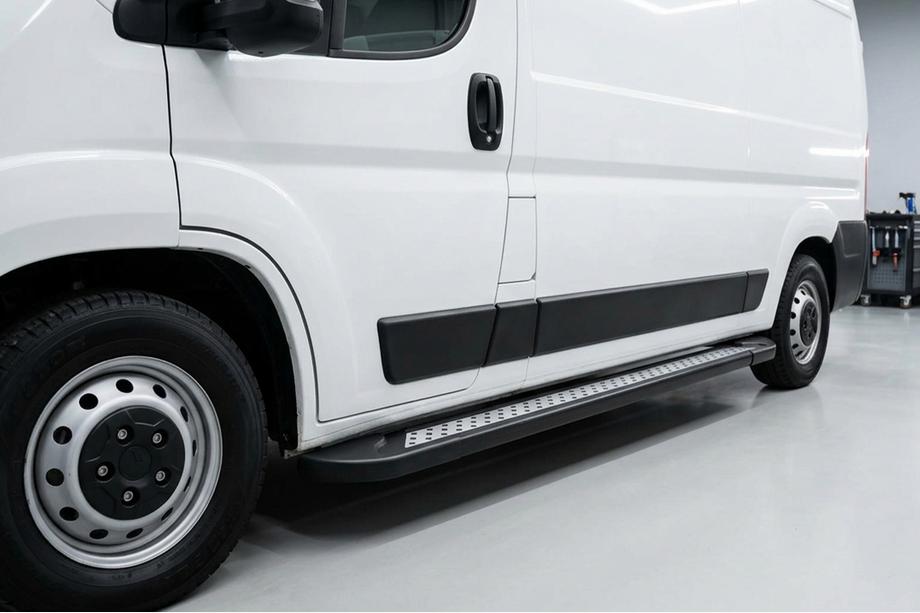 Fiat Ducato 2006–2025 Bočné nášľapy New Vision Black (2 ks, hliník) Image