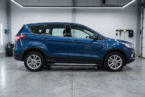 Ford Kuga/Escape 2013–2019 Bočné nášľapy Vision New Black (2 ks, hliník) fotografia 1