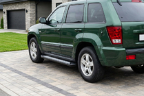 Jeep Grand Cherokee WK 2004–2010 Bočné nášľapy New Vision Black (2 ks, hliník) fotografia 1