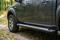 Mazda BT-50 2007–2012 Bočné nášľapy New Vision Black (2 ks, hliník) fotografia 1