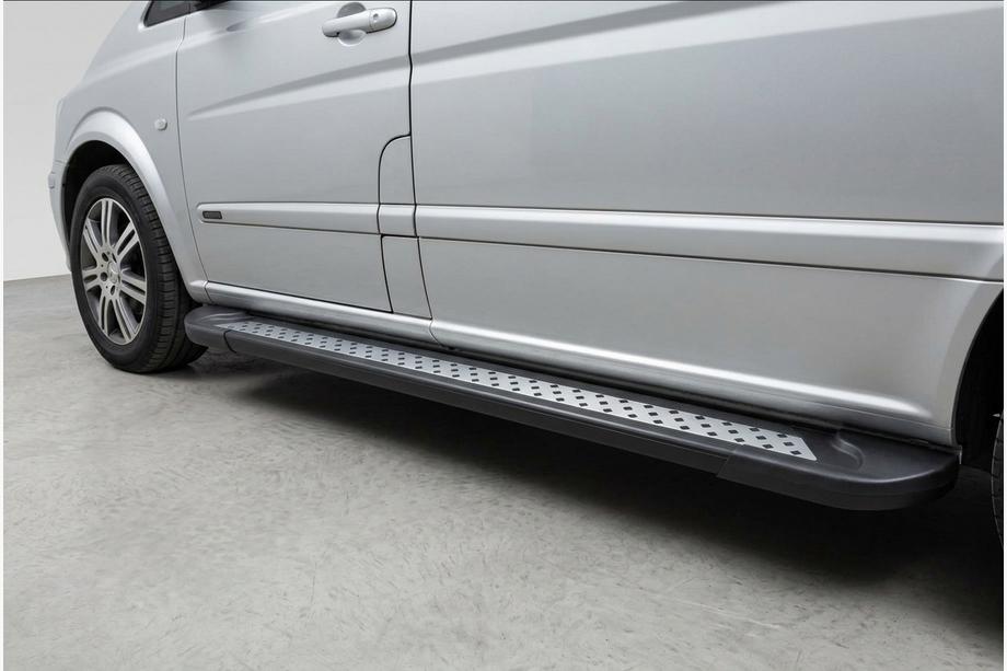 Mercedes Vito/V-trieda W447 2014– Bočné nášľapy New Vision Black (2 ks, hliník) Dlhý rázvor Image