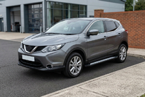 Nissan Qashqai 2014–2021 Bočné nášľapy New Vision Black (2 ks, hliník) fotografia 1