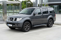 Nissan Pathfinder R51 2005–2014 Bočné nášľapy New Vision Black (2 ks, hliník) fotografia 1