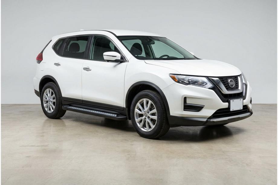 Nissan X-trail T32/Rogue 2014–2021 Bočné nášľapy New Vision Black (2 ks, hliník) Image