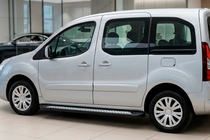 Peugeot Partner Tepee 2008–2018 Bočné nášľapy New Vision Black (2 ks, hliník) fotografia 1