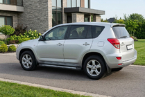 Toyota Rav 4 2006–2013 Bočné nášľapy New Vision Black (2 ks, hliník) fotografia 1