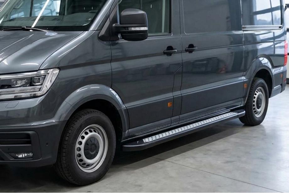 Volkswagen Crafter 2016– Bočné nášľapy New Vision Black (2 ks, hliník) Dlhý/Extra dlhý Image