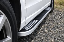 Audi Q5 2017–2025 Bočné nášľapy Tayga V2 (2 ks, hliník) fotografia 3
