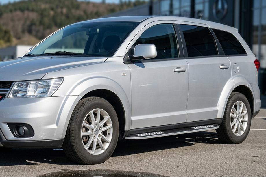 Fiat Freemont 2011–2016 Bočné nášľapy Tayga V2 (2 ks, hliník) Image
