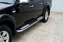 Ford Ranger 2007–2011 Bočné nášľapy Tayga V2 (2 ks, hliník) fotografia 1
