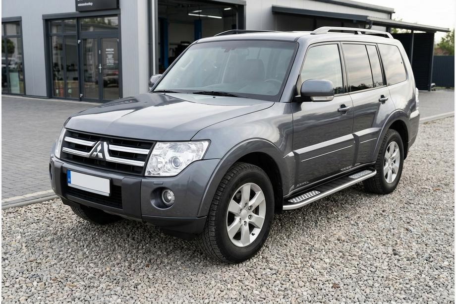 Mitsubishi Pajero Wagon IV 2006–2021 Bočné nášľapy Tayga V2 (2 ks, hliník) Fotografia 1