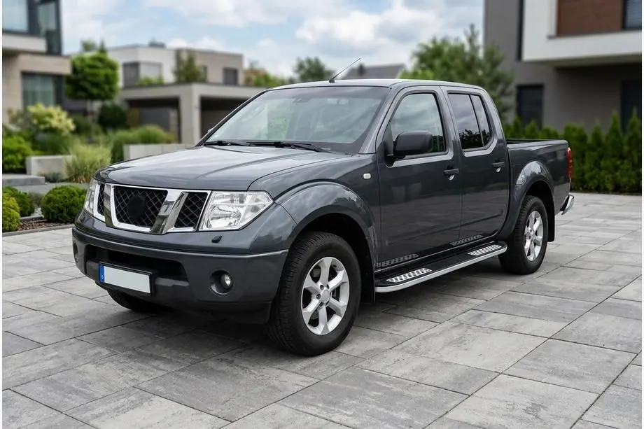 Nissan Navara 2006–2015 Bočné nášľapy Tayga V2 (2 ks, hliník) Fotografia 1