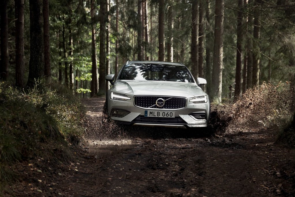 Recenzia terénneho kombi Volvo V60 Cross Country