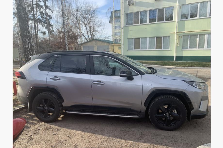 Toyota Rav 4 2019–2025 Bočné nášľapy OEM V1A (2 ks, hliník) Fotografia 5