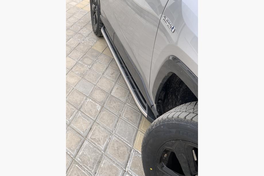 Toyota Rav 4 2019–2025 Bočné nášľapy OEM V1A (2 ks, hliník) Fotografia 9