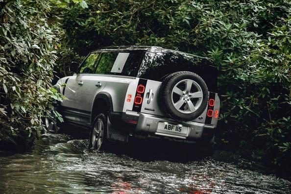 Prémiový päťdverový SUV Land Rover Defender 110 Fotografia 15