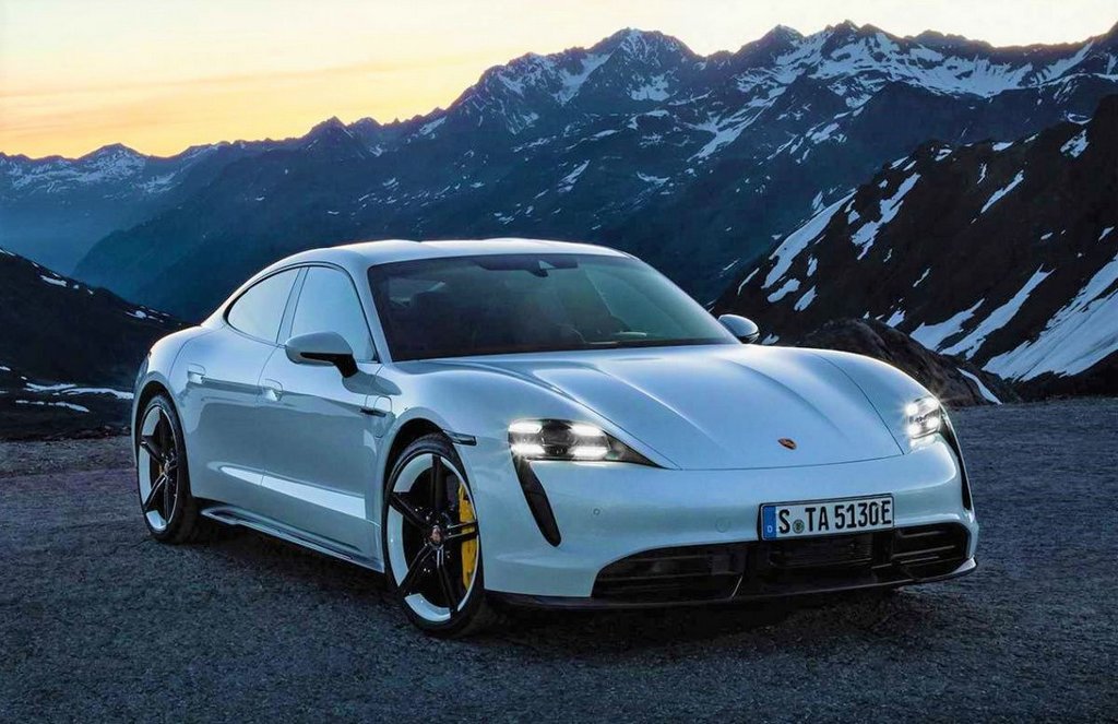 Elektrický športový sedan Porsche Taycan s pohonom všetkých kolies