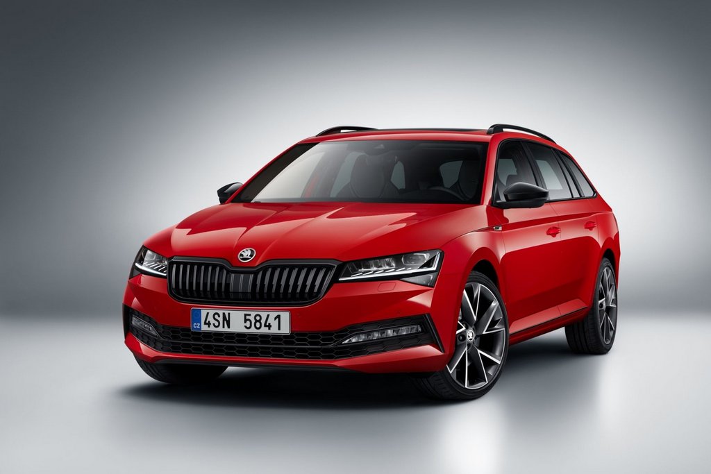 Faceliftovaná verzia kombi Skoda Superb Combi