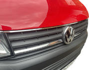 Volkswagen T6 2015–2024 Nerezová chrómová lišta na hornú časť masky 2015-2019 (1 ks) fotografia 1