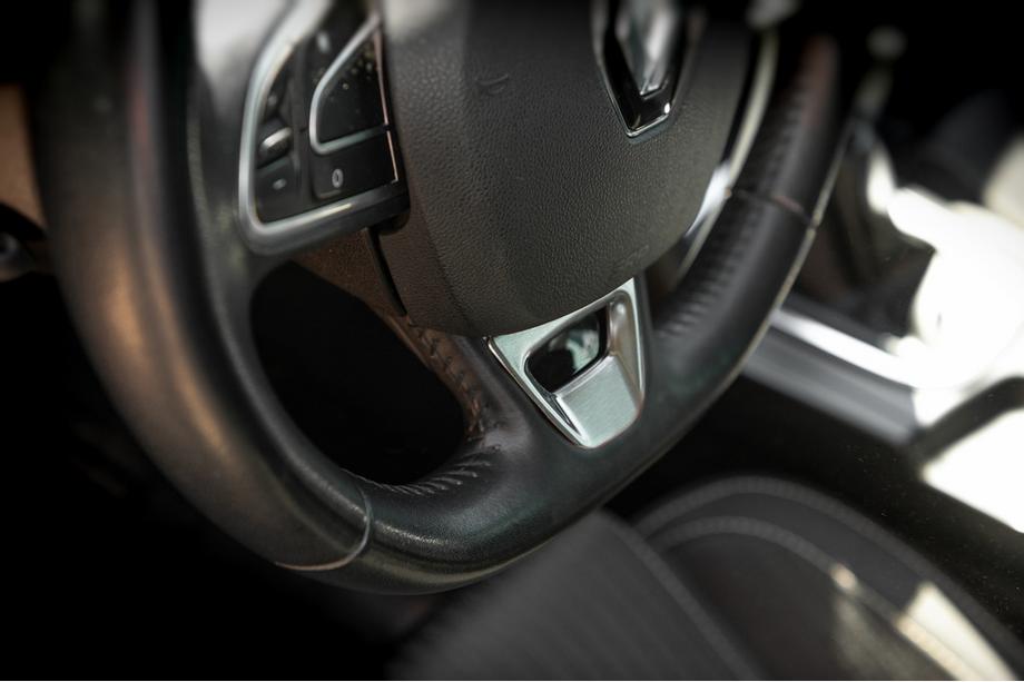 Renault Megane IV 2016–2025 Nerezový kryt na volant Image