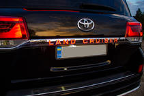 Toyota Land Cruiser 200 2007–2021 LED lišta nad ŠPZ (2016+) fotografia 3