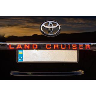 LED lišta nad ŠPZ (2016+) Toyota Land Cruiser 200 2007–2021 fotografia 4
