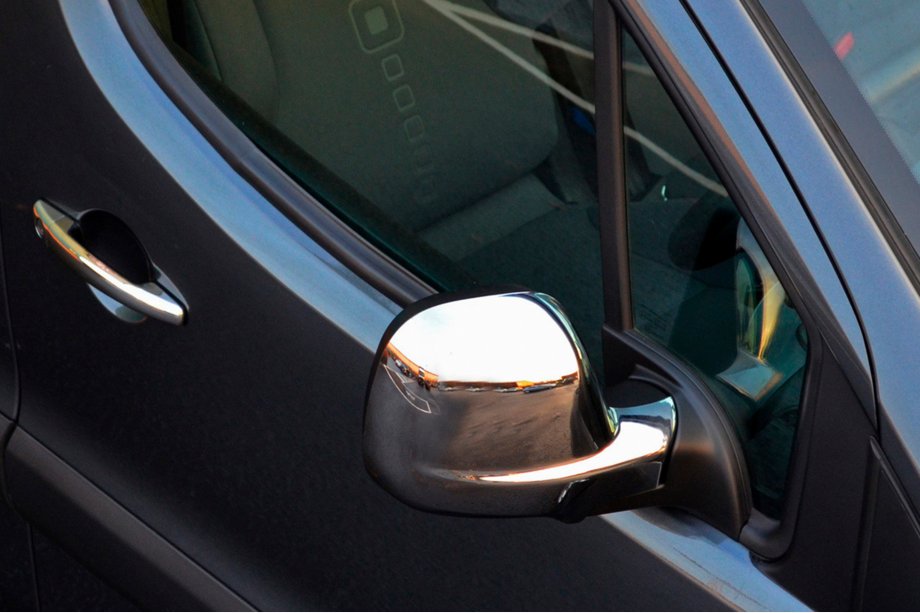 Opel Vivaro 2019– Chrómové kryty spätných zrkadiel (2 ks, plastové) Carmos Fotografia 6