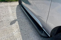 Opel Vivaro 2019– Bočné nášľapy Allmond Black (2 ks, hliník) fotografia 2